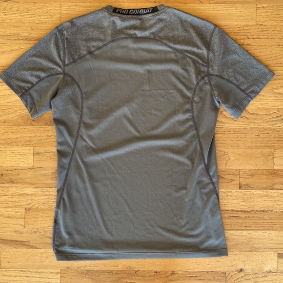 Men’s Nike Pro Combat Fitted Grey Active T-shirt - Picture 4 of 6
